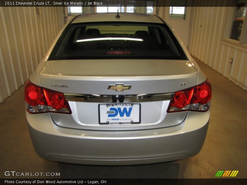 Silver Ice Metallic / Jet Black 2011 Chevrolet Cruze LT