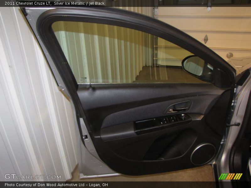 Silver Ice Metallic / Jet Black 2011 Chevrolet Cruze LT