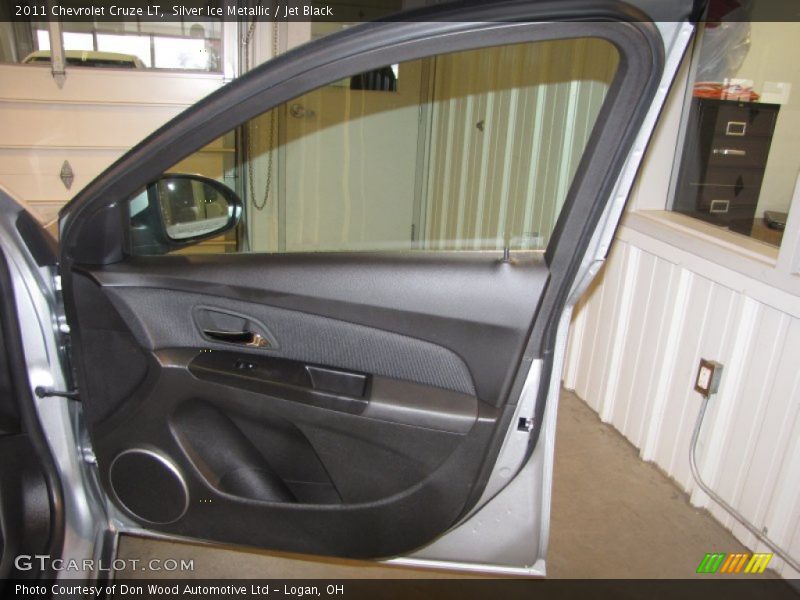 Silver Ice Metallic / Jet Black 2011 Chevrolet Cruze LT