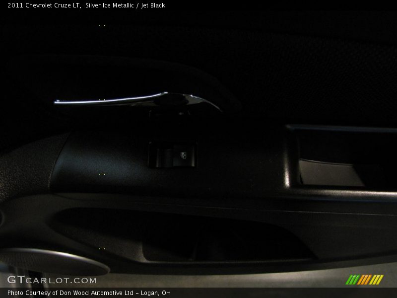 Silver Ice Metallic / Jet Black 2011 Chevrolet Cruze LT