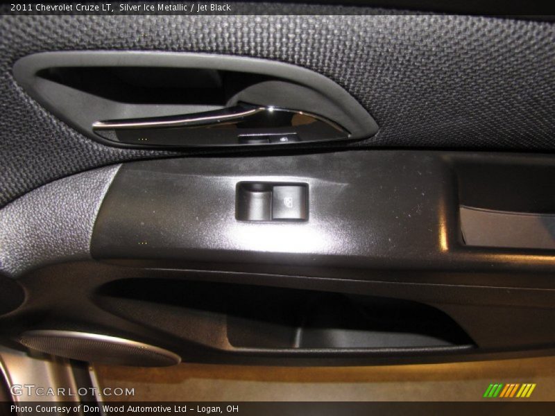 Silver Ice Metallic / Jet Black 2011 Chevrolet Cruze LT