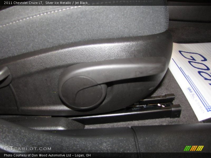 Silver Ice Metallic / Jet Black 2011 Chevrolet Cruze LT