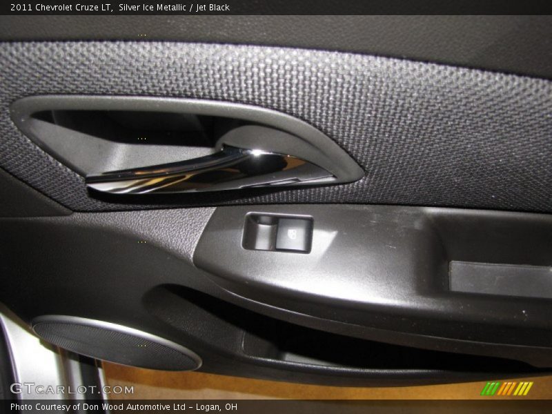 Silver Ice Metallic / Jet Black 2011 Chevrolet Cruze LT