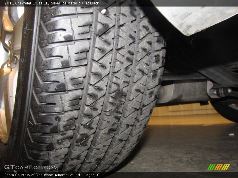Silver Ice Metallic / Jet Black 2011 Chevrolet Cruze LT