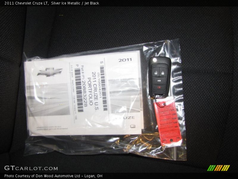 Silver Ice Metallic / Jet Black 2011 Chevrolet Cruze LT