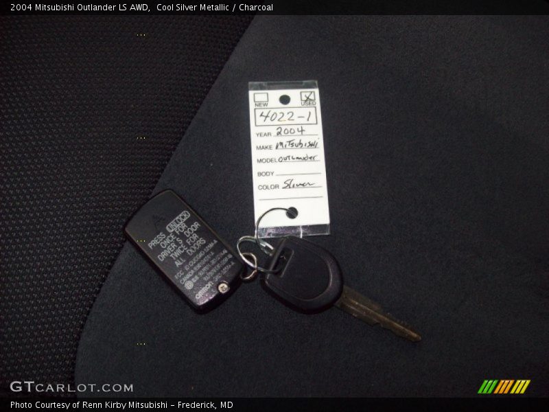 Cool Silver Metallic / Charcoal 2004 Mitsubishi Outlander LS AWD
