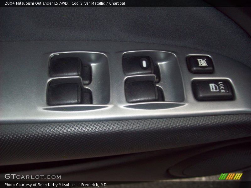 Cool Silver Metallic / Charcoal 2004 Mitsubishi Outlander LS AWD