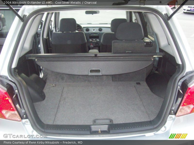 Cool Silver Metallic / Charcoal 2004 Mitsubishi Outlander LS AWD
