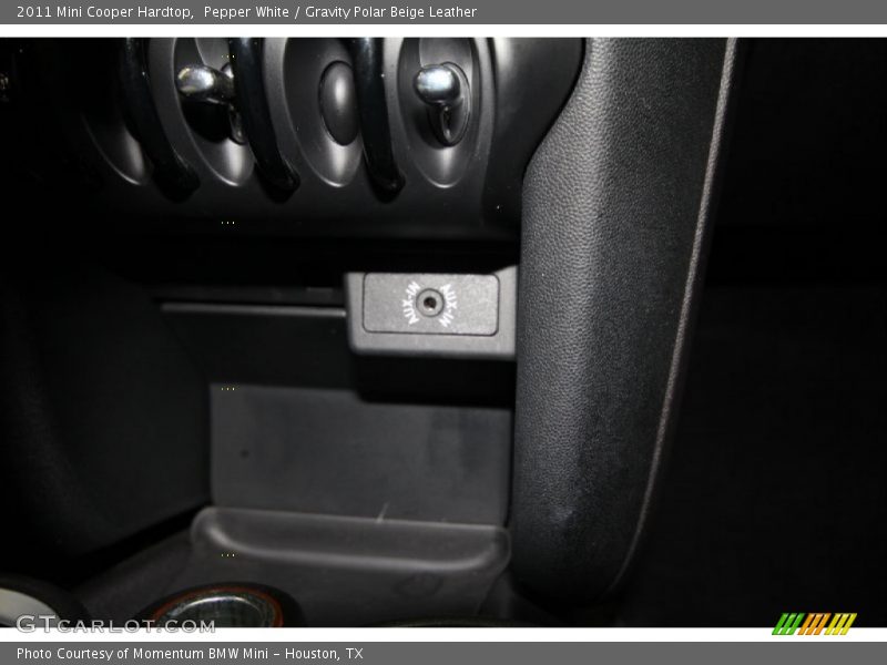Pepper White / Gravity Polar Beige Leather 2011 Mini Cooper Hardtop