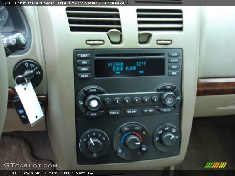 Light Driftwood Metallic / Neutral Beige 2005 Chevrolet Malibu Sedan