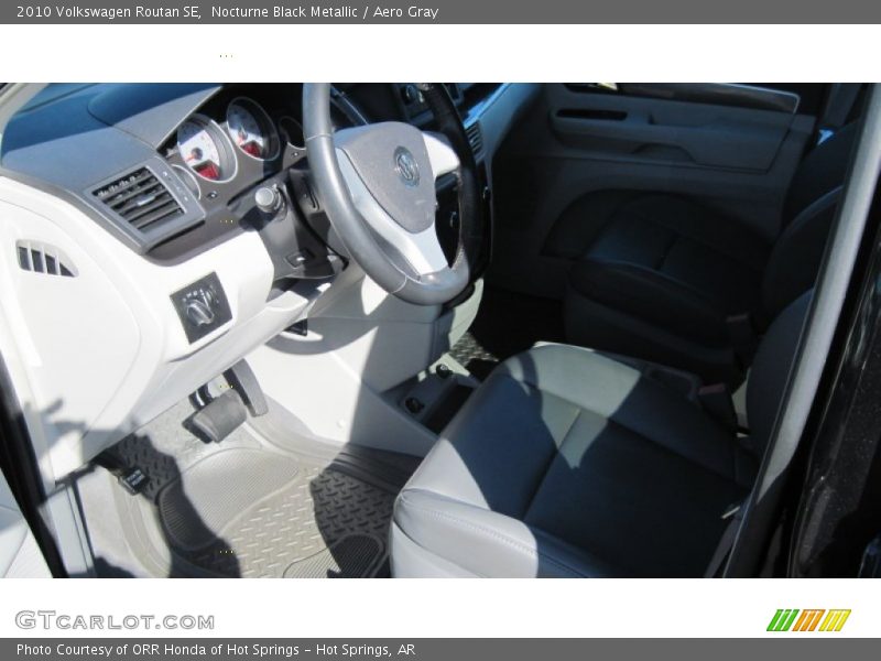 Nocturne Black Metallic / Aero Gray 2010 Volkswagen Routan SE