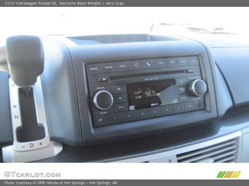 Nocturne Black Metallic / Aero Gray 2010 Volkswagen Routan SE