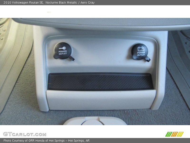 Nocturne Black Metallic / Aero Gray 2010 Volkswagen Routan SE