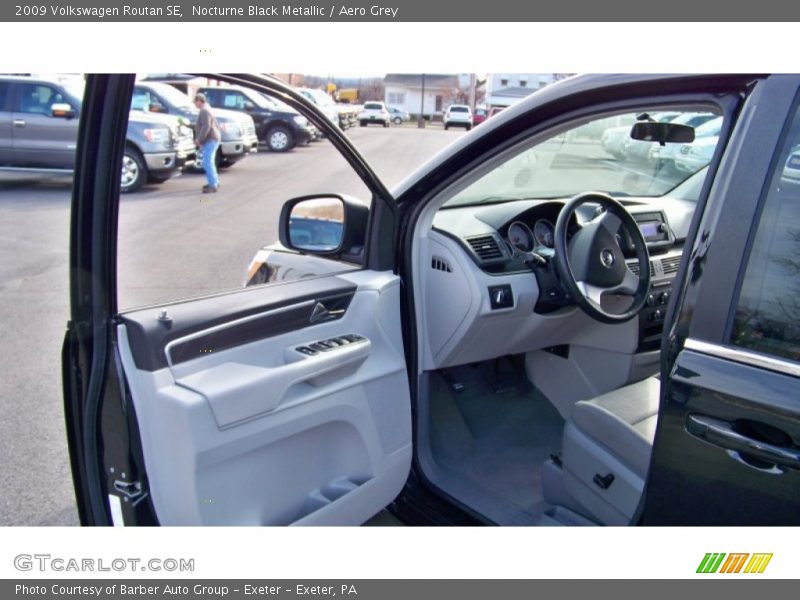Nocturne Black Metallic / Aero Grey 2009 Volkswagen Routan SE