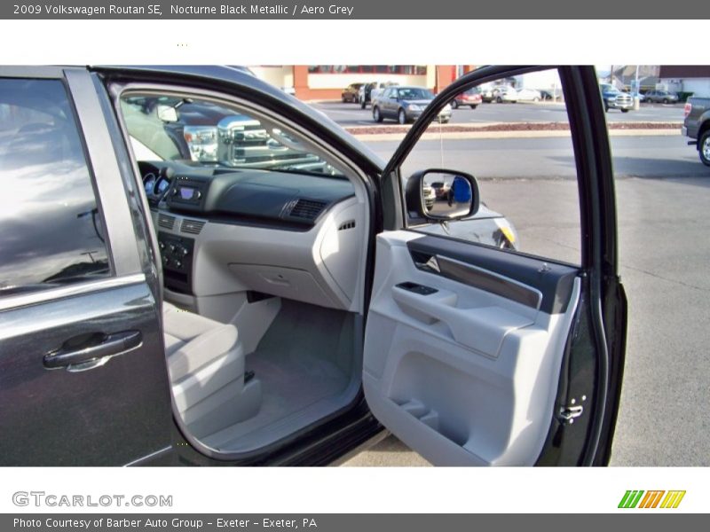 Nocturne Black Metallic / Aero Grey 2009 Volkswagen Routan SE