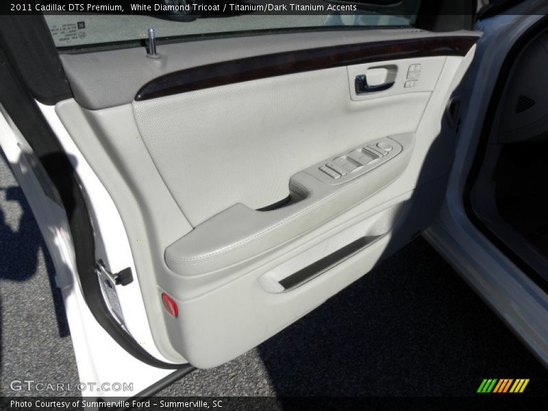 White Diamond Tricoat / Titanium/Dark Titanium Accents 2011 Cadillac DTS Premium