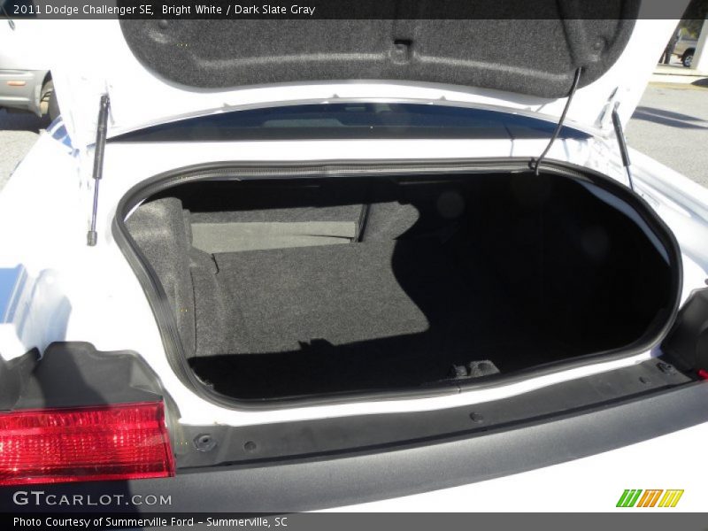 Bright White / Dark Slate Gray 2011 Dodge Challenger SE