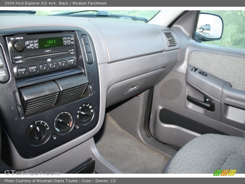 Black / Medium Parchment 2004 Ford Explorer XLS 4x4
