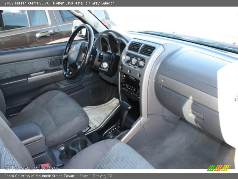 Molten Lava Metallic / Gray Celadon 2002 Nissan Xterra SE V6