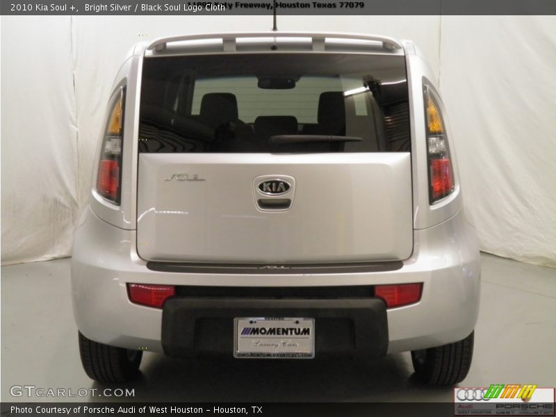 Bright Silver / Black Soul Logo Cloth 2010 Kia Soul +