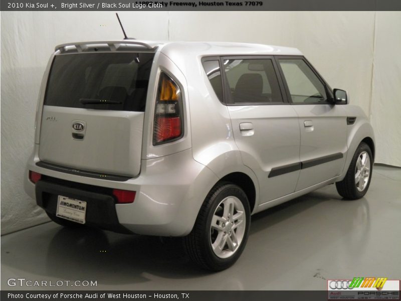Bright Silver / Black Soul Logo Cloth 2010 Kia Soul +