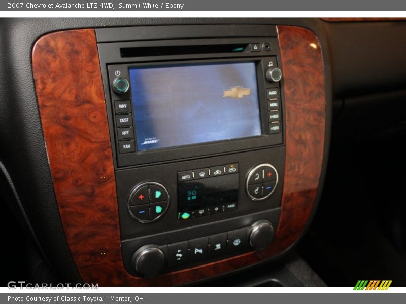 Summit White / Ebony 2007 Chevrolet Avalanche LTZ 4WD