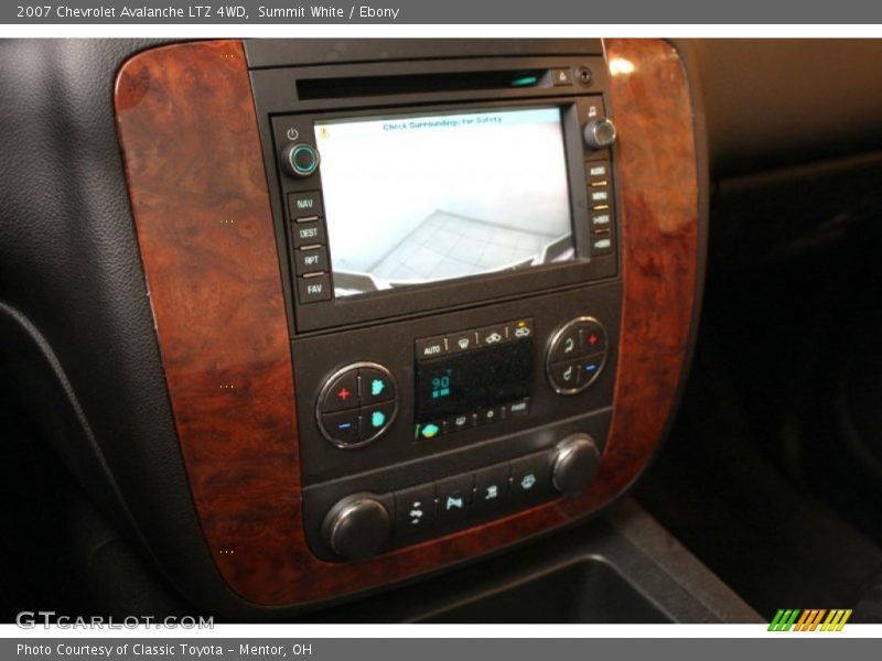 Summit White / Ebony 2007 Chevrolet Avalanche LTZ 4WD