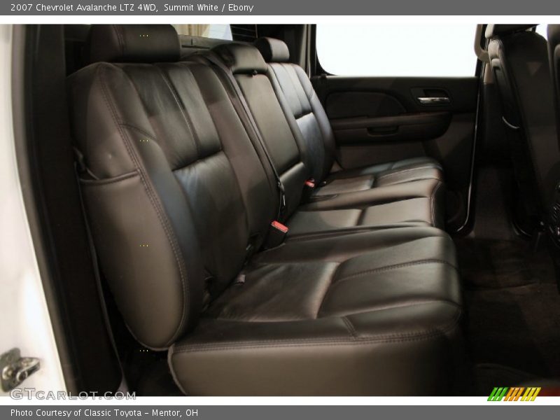 Summit White / Ebony 2007 Chevrolet Avalanche LTZ 4WD