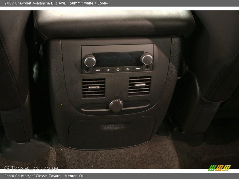 Summit White / Ebony 2007 Chevrolet Avalanche LTZ 4WD