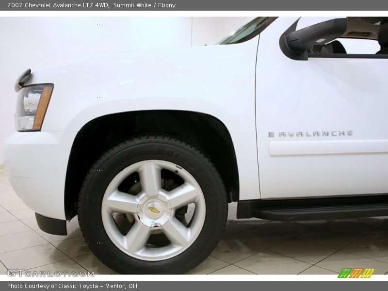 Summit White / Ebony 2007 Chevrolet Avalanche LTZ 4WD