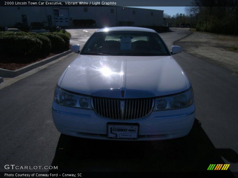 Vibrant White / Light Graphite 2000 Lincoln Town Car Executive