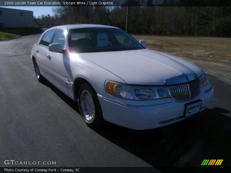 Vibrant White / Light Graphite 2000 Lincoln Town Car Executive