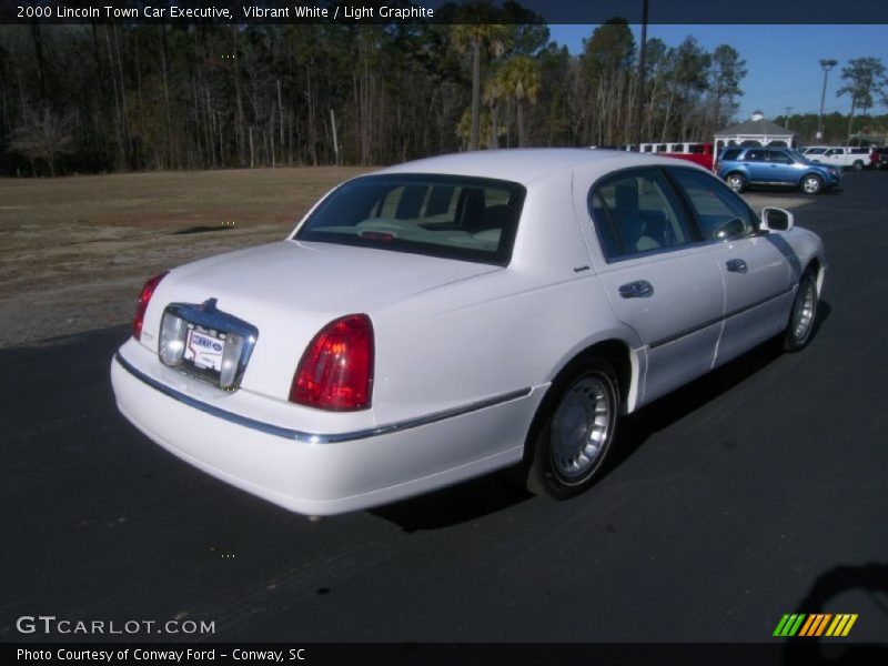 Vibrant White / Light Graphite 2000 Lincoln Town Car Executive