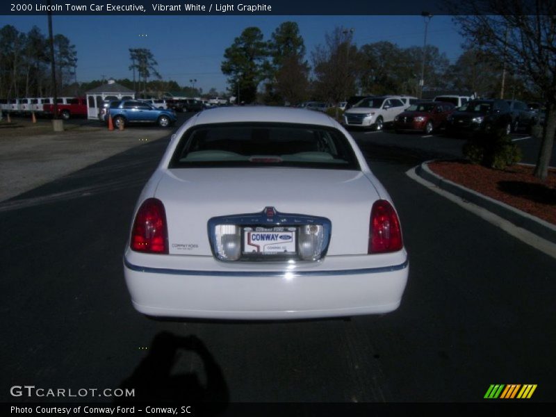 Vibrant White / Light Graphite 2000 Lincoln Town Car Executive