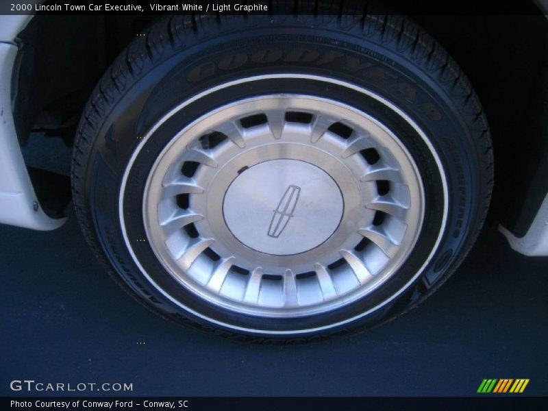  2000 Town Car Executive Wheel