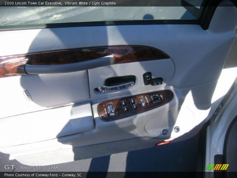 Vibrant White / Light Graphite 2000 Lincoln Town Car Executive