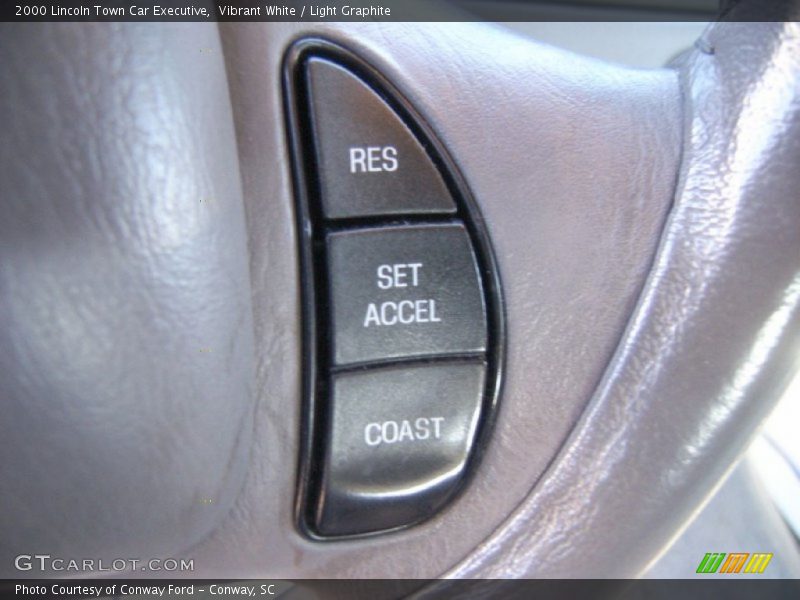 Vibrant White / Light Graphite 2000 Lincoln Town Car Executive