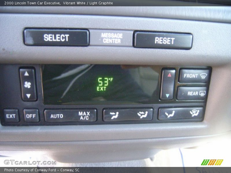 Controls of 2000 Town Car Executive