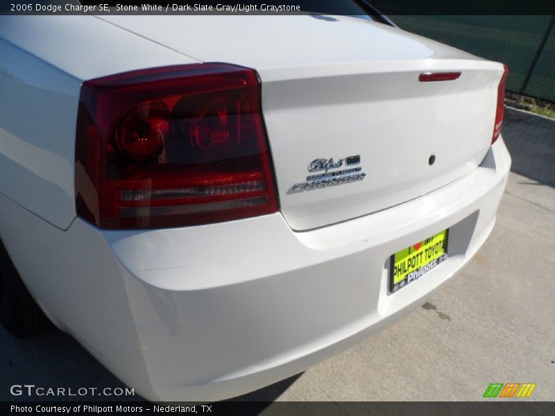 Stone White / Dark Slate Gray/Light Graystone 2006 Dodge Charger SE