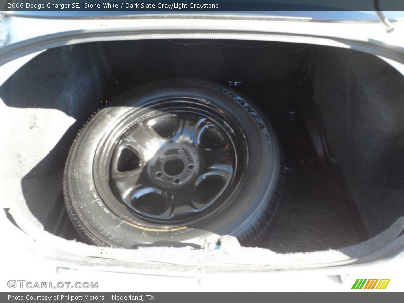 Stone White / Dark Slate Gray/Light Graystone 2006 Dodge Charger SE