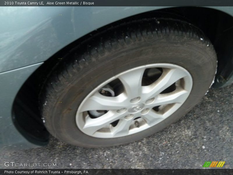 Aloe Green Metallic / Bisque 2010 Toyota Camry LE