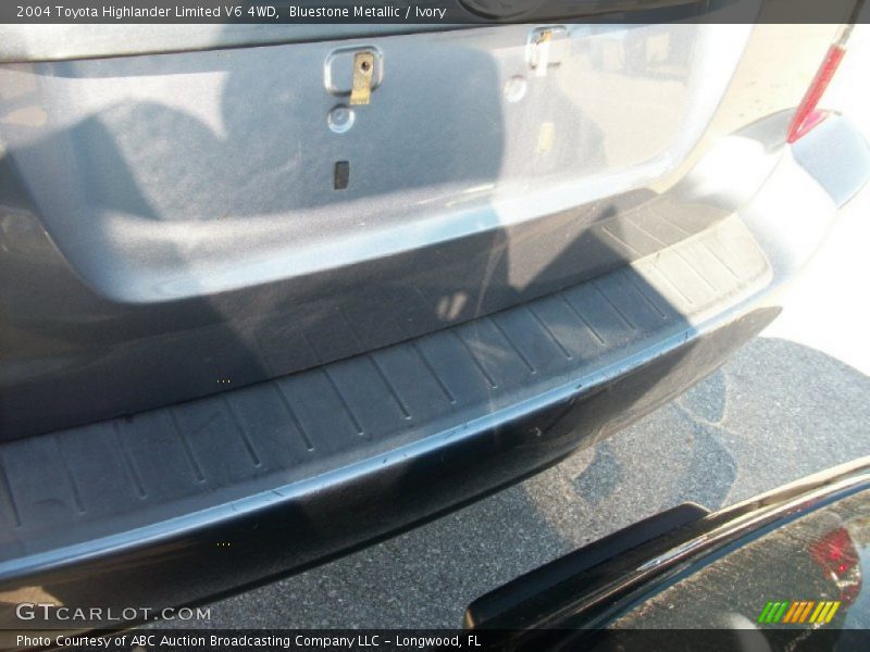 Bluestone Metallic / Ivory 2004 Toyota Highlander Limited V6 4WD