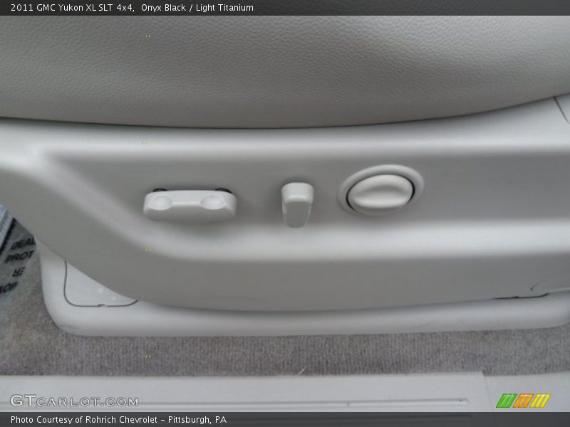 Onyx Black / Light Titanium 2011 GMC Yukon XL SLT 4x4