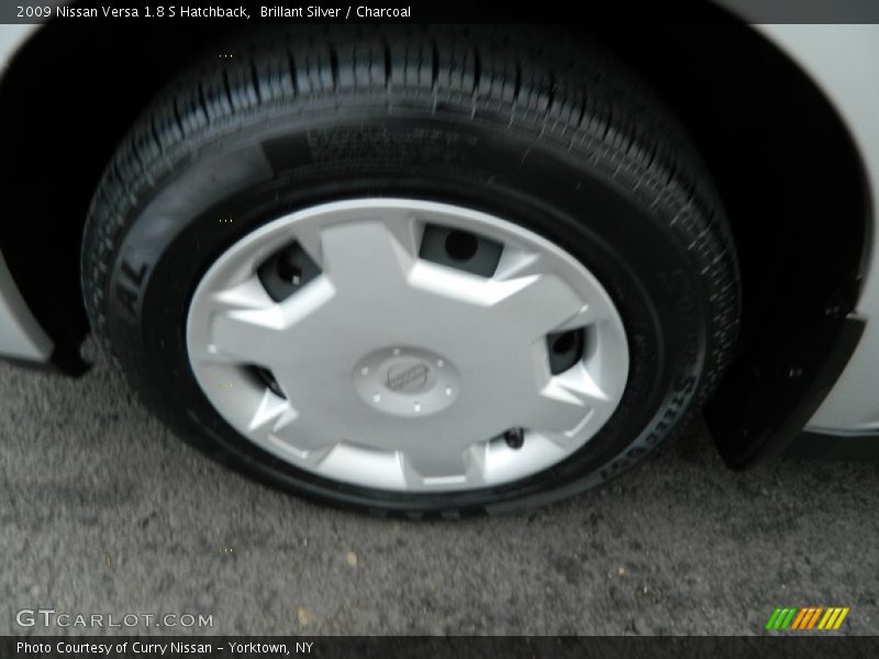 Brillant Silver / Charcoal 2009 Nissan Versa 1.8 S Hatchback