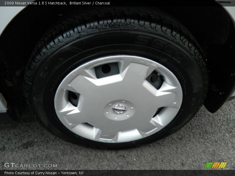 Brillant Silver / Charcoal 2009 Nissan Versa 1.8 S Hatchback