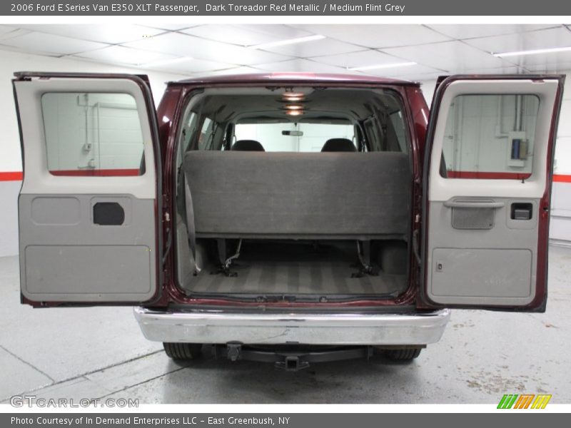  2006 E Series Van E350 XLT Passenger Trunk