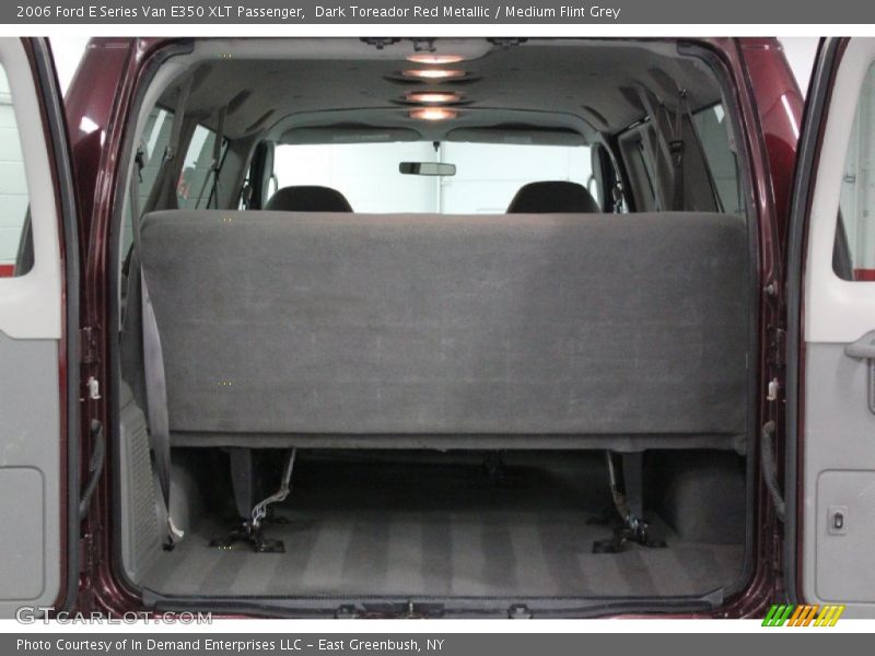  2006 E Series Van E350 XLT Passenger Trunk