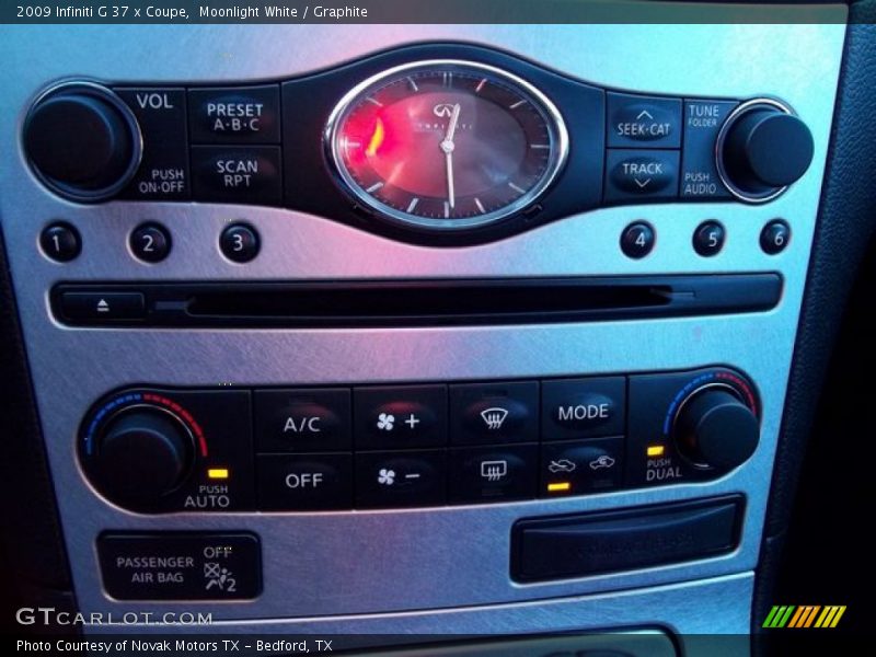 Controls of 2009 G 37 x Coupe