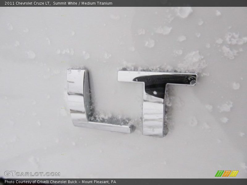 Summit White / Medium Titanium 2011 Chevrolet Cruze LT
