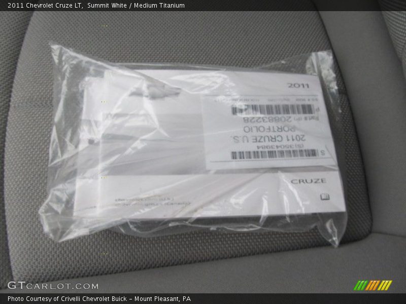 Summit White / Medium Titanium 2011 Chevrolet Cruze LT